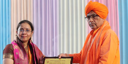 Goenka Award 2022 ceremony with Swami Sumedhanand Saraswati